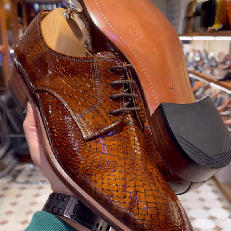 Zapatos de cuero con cordones hechos a mano para hombre