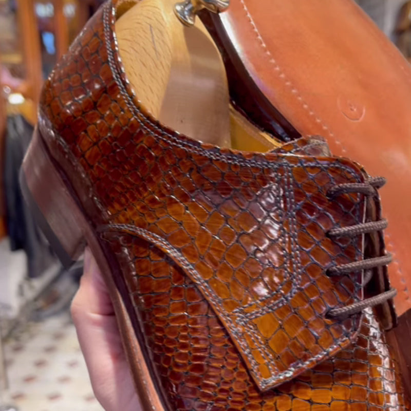 Zapatos de cuero con cordones hechos a mano para hombre